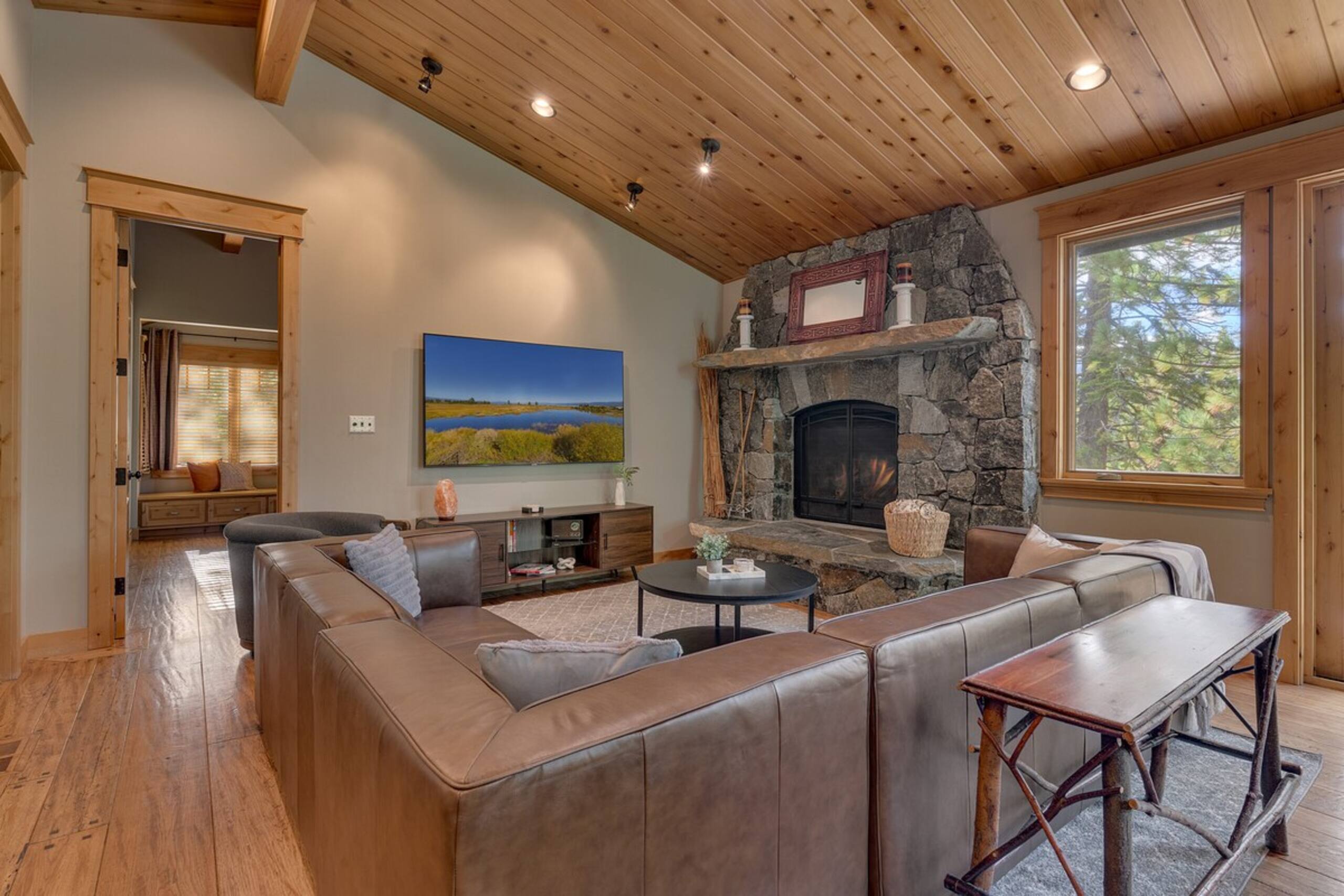 Mountain cabin near trail w/ hot tub - Photo 18