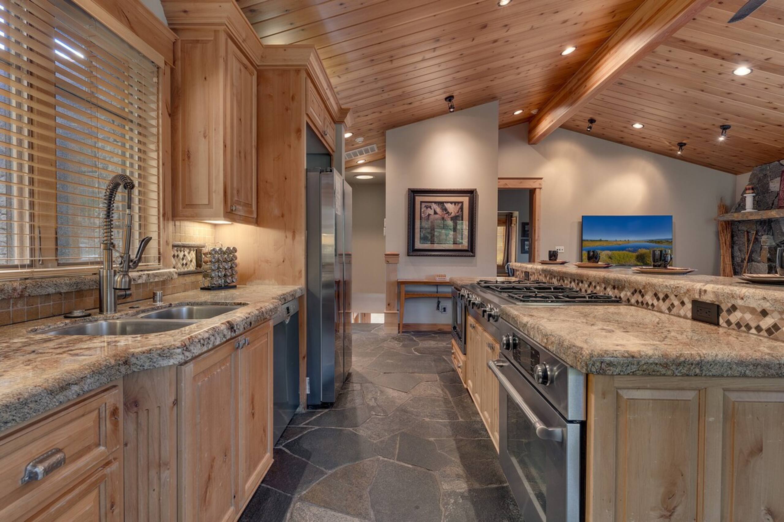 Mountain cabin near trail w/ hot tub - Photo 19