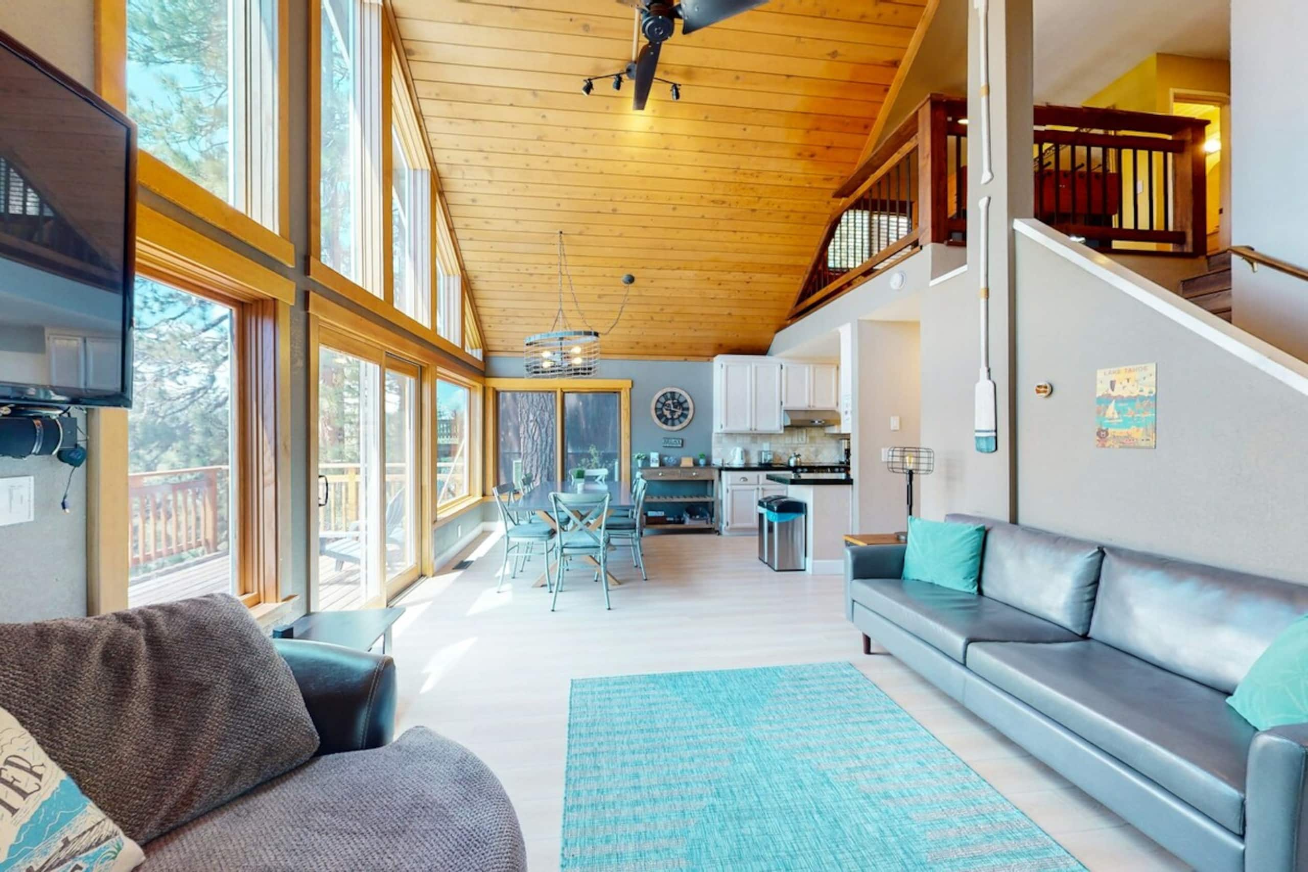 Beautiful 4BR, WoodStove, Balcony, Foosball - Photo 2
