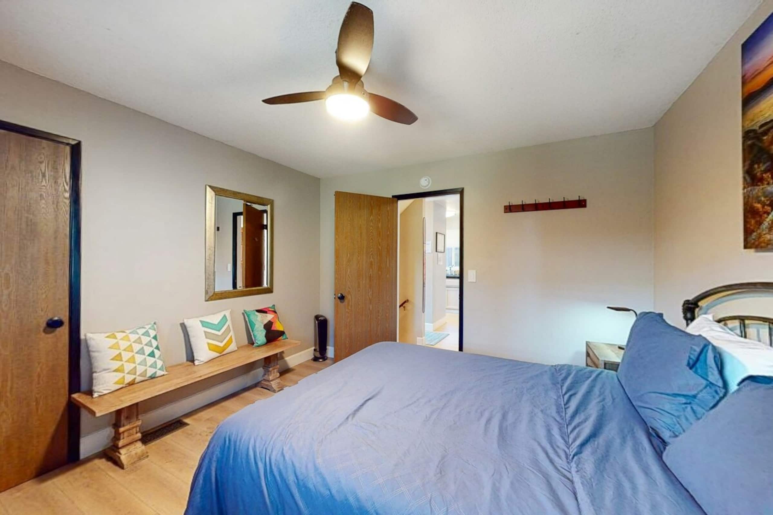 Beautiful 4BR, WoodStove, Balcony, Foosball - Photo 8