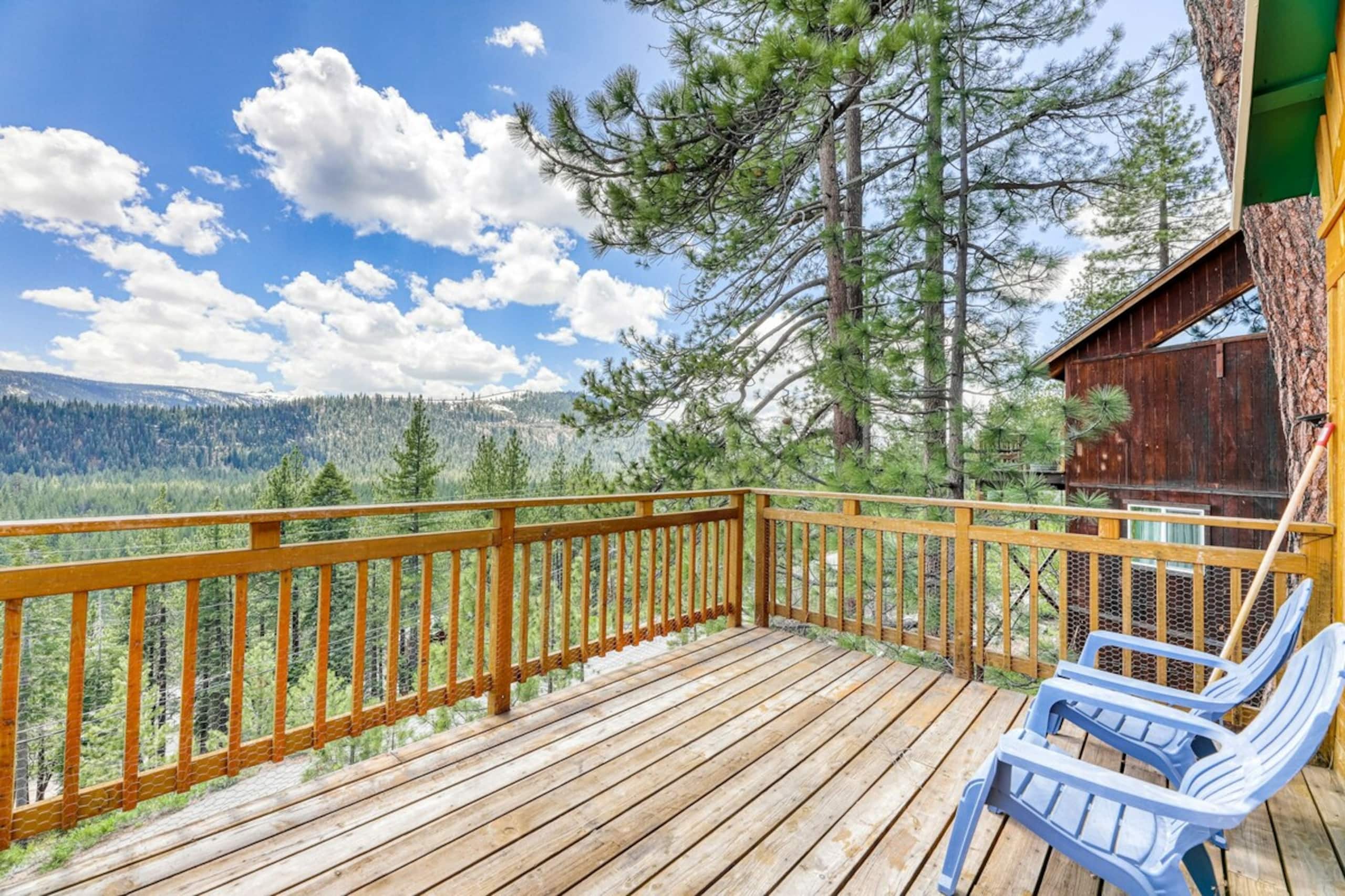 Beautiful 4BR, WoodStove, Balcony, Foosball - Photo 19