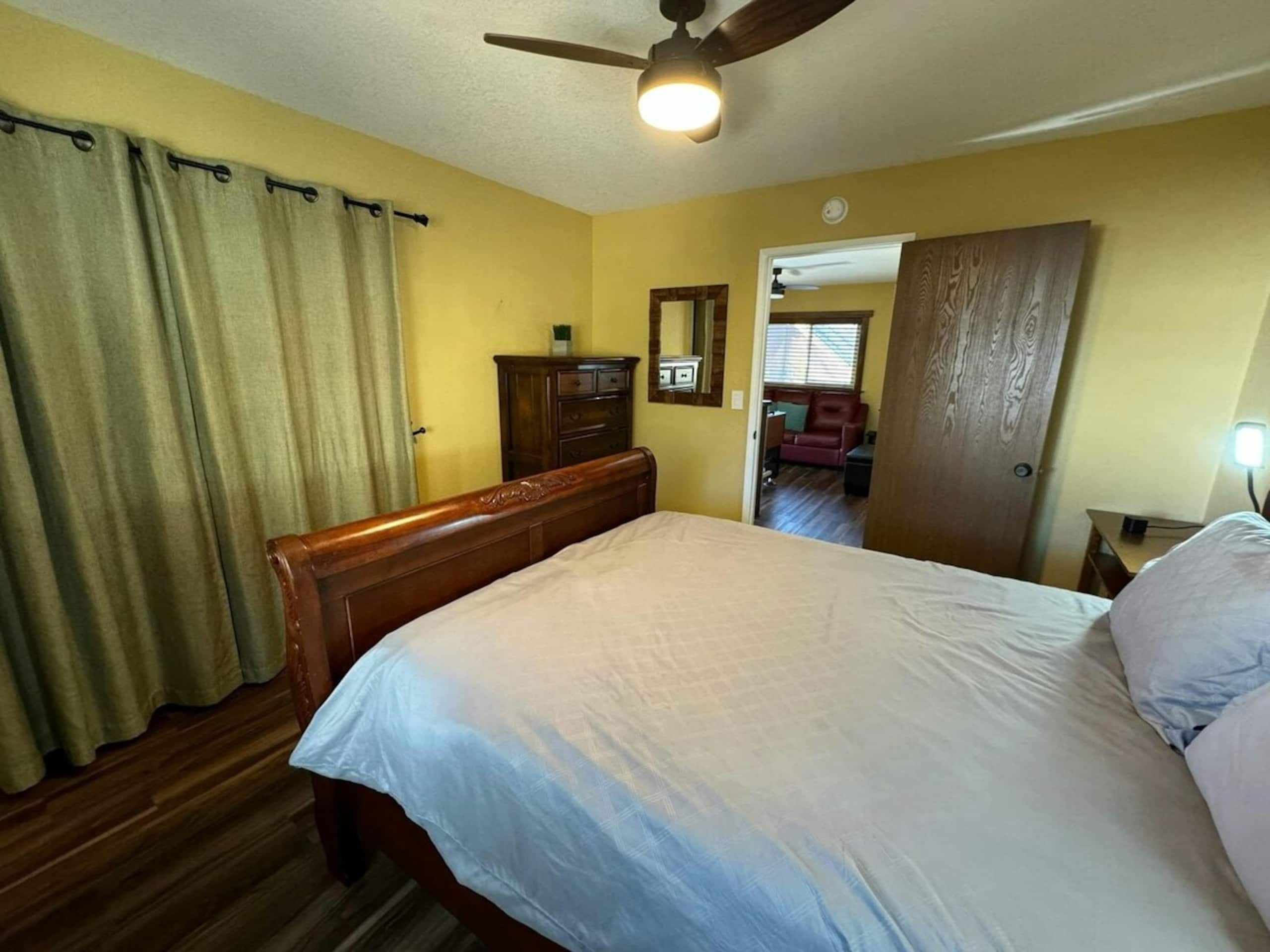 Beautiful 4BR, WoodStove, Balcony, Foosball - Photo 10