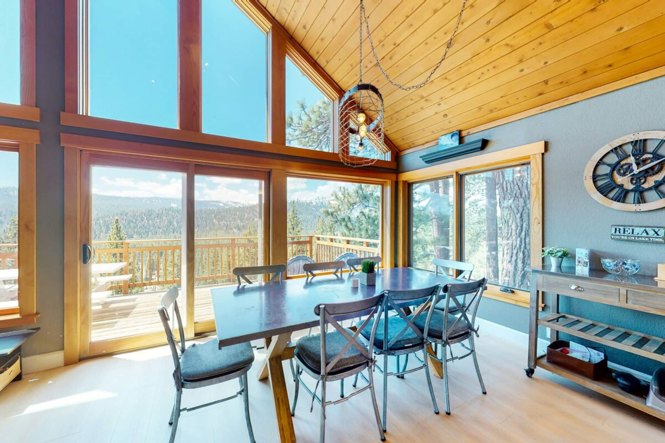 Beautiful 4BR, WoodStove, Balcony, Foosball - Photo 4