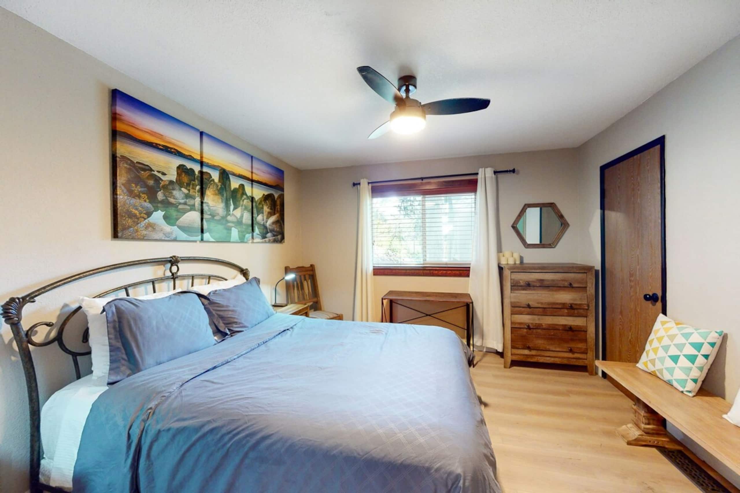 Beautiful 4BR, WoodStove, Balcony, Foosball - Photo 9