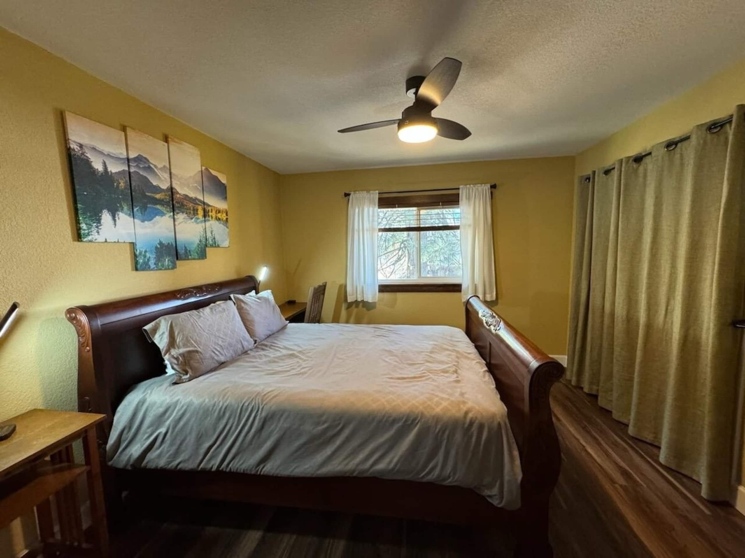 Beautiful 4BR, WoodStove, Balcony, Foosball - Photo 14