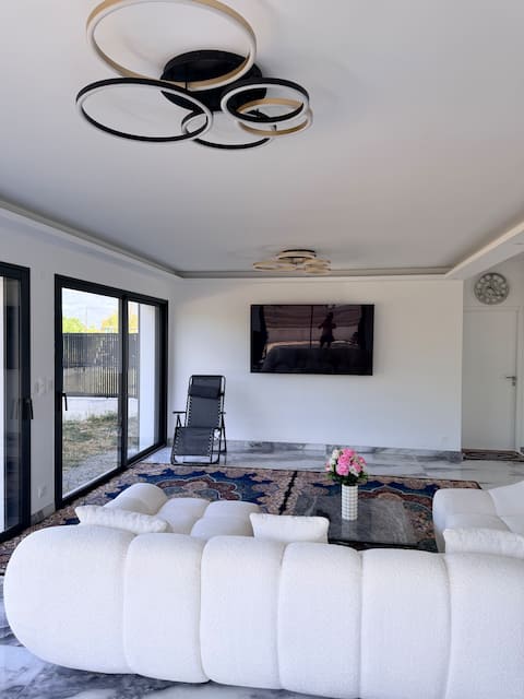 Top performing Airbnb: New villa in La Roche-sur-Yon in La Roche Sur Yon