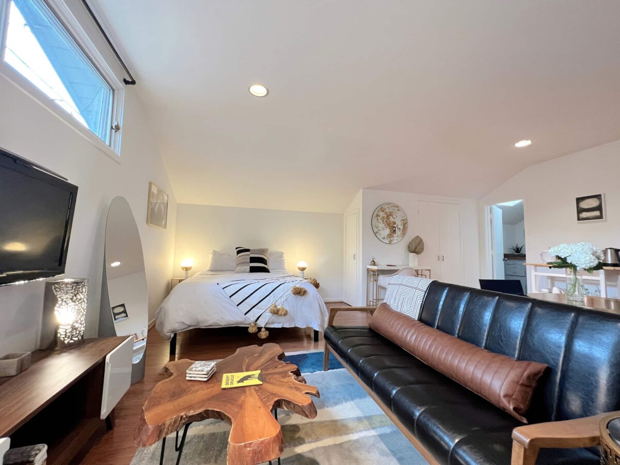 Palo Alto Cottage Privacy, Comfort & Convenience - Photo 3