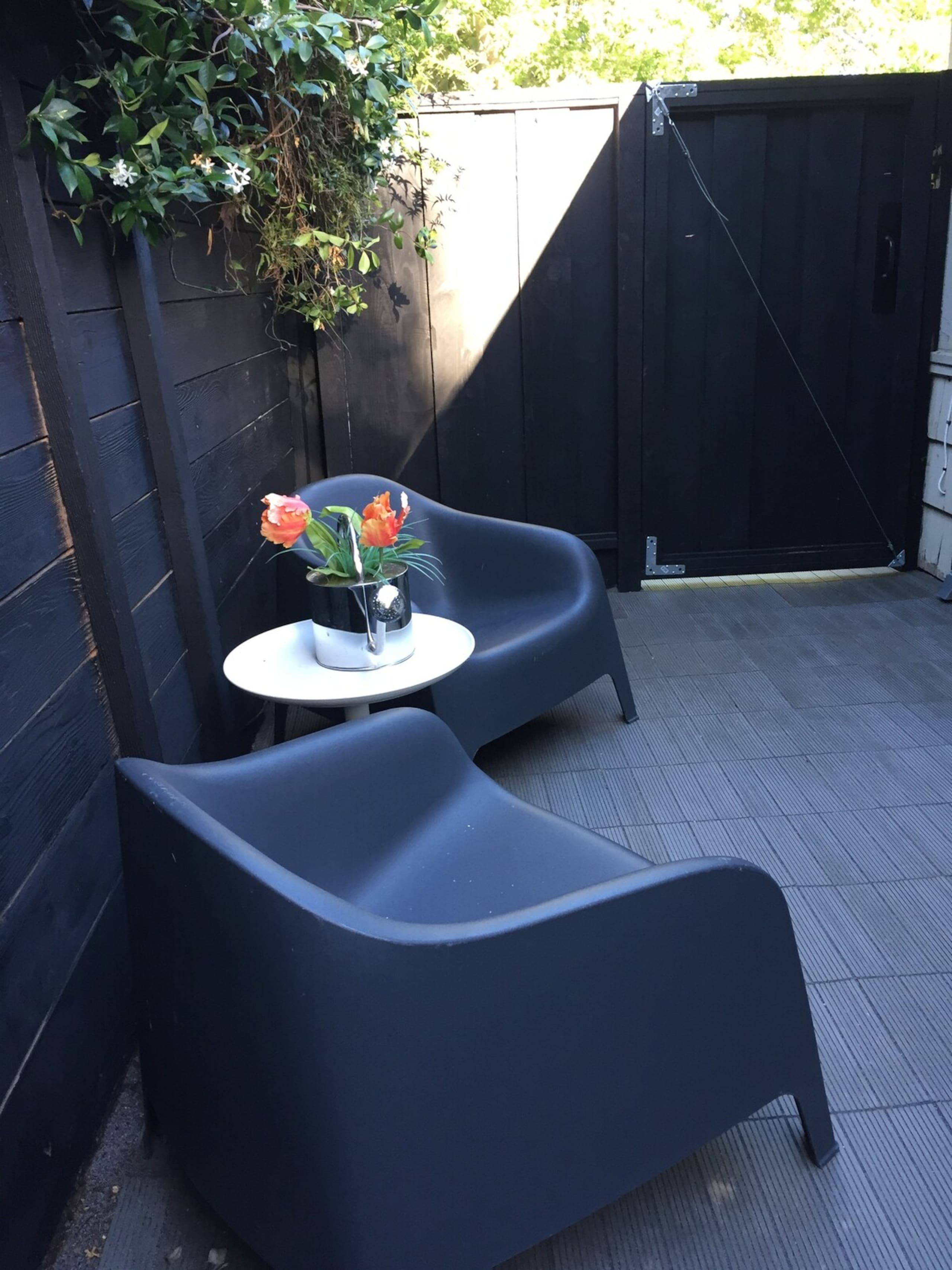 Elite Designer Modern Suite Private Entrance/Patio - Photo 7