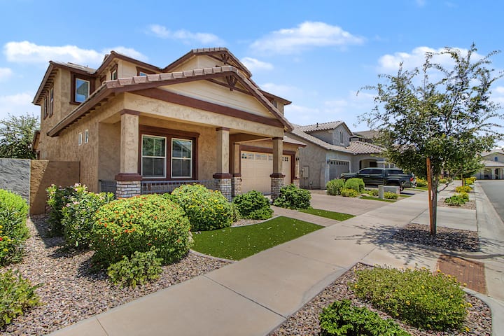 Modern Gilbert Retreat Near Santan Village - Gilbert, AZ