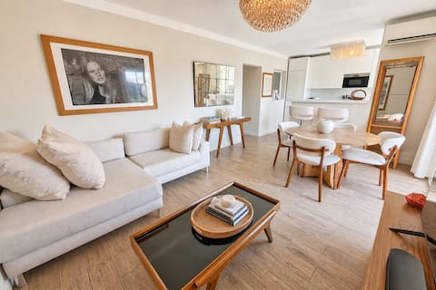 Annonce Airbnb populaire: Luxury 2-Bedroom Apartment in St Tropez Near Place des Lices à Saint Tropez