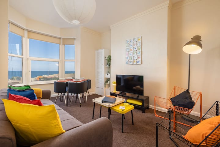 The Blue House - Sea Views Pets Welcome - Bridlington