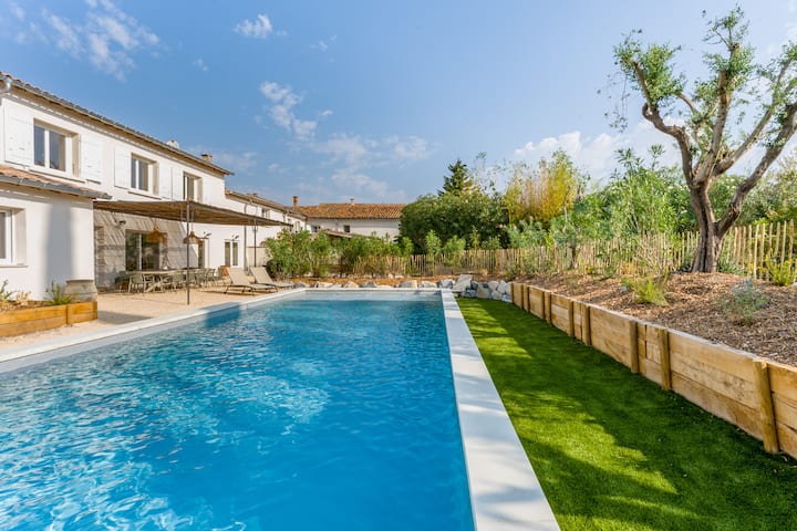 Domaine Des Pourpiasses, 18 Couchages, 2 Piscines. - Vaucluse