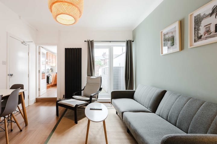 4 Bedroom 4 En-suite House - Warrington
