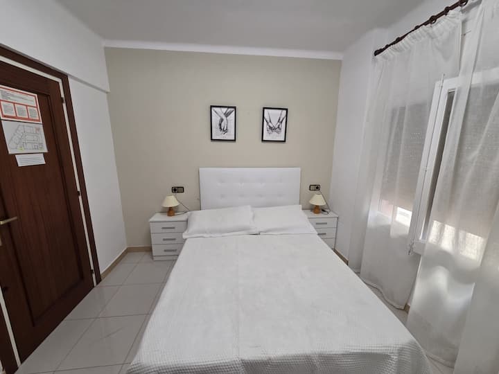 Habitac. Doble - Cama De Matrimonio - Llançà
