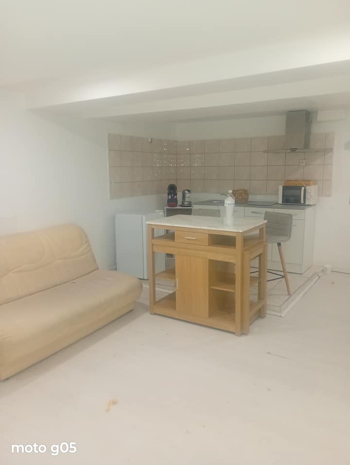 À Givors Appartement T2 
Entièrement Rénové - Givors