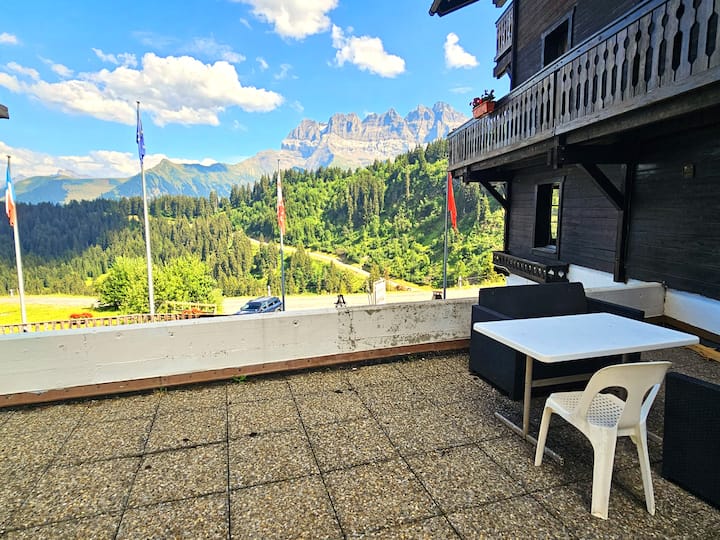 Charmant Appart. Alpin 46 Pers. | Ski-in/out - Champéry