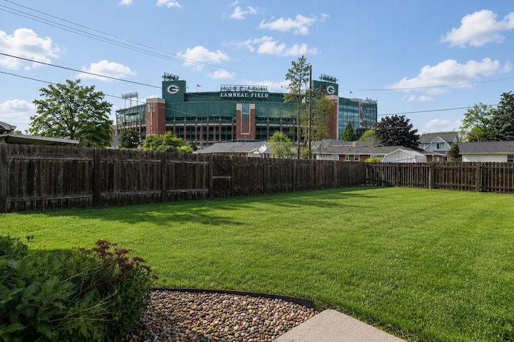 Killer Lambeau View | Walk To Games & Titletown - Green Bay