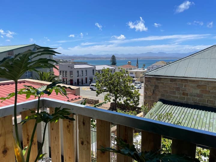 Holiday With Seaview And Garden In Cbd - Mossel Bay