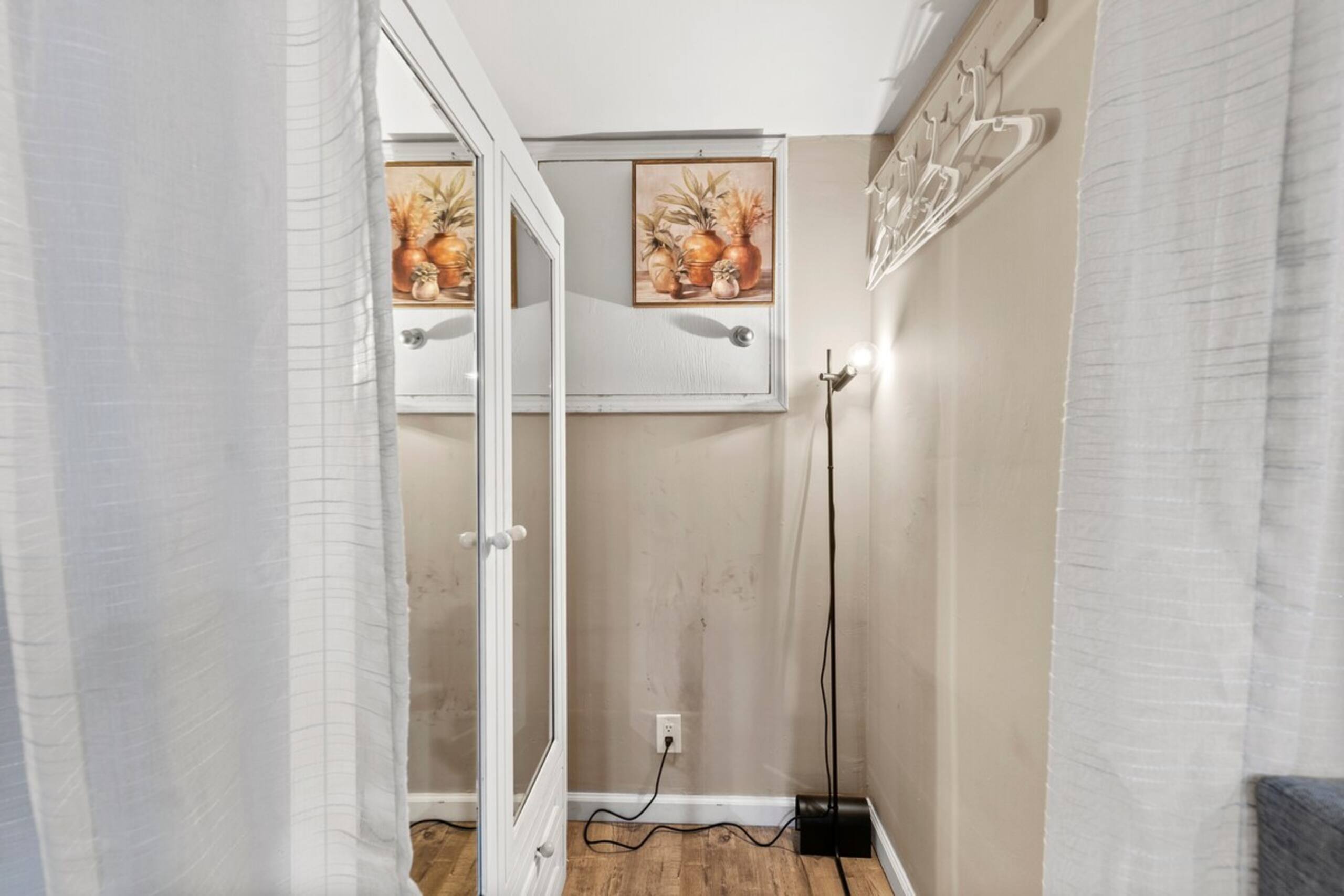 YieldMax (DU), Central Suite +Kitchen+Bathroom - Photo 5