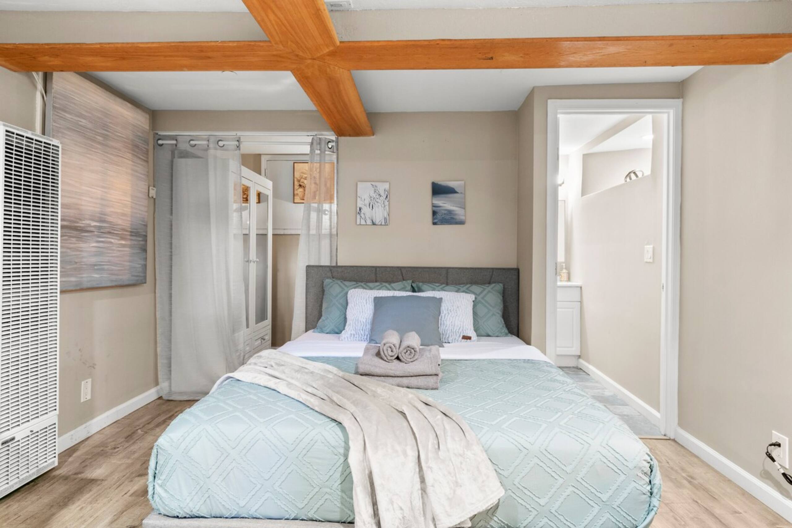 YieldMax (DU), Central Suite +Kitchen+Bathroom - Photo 8