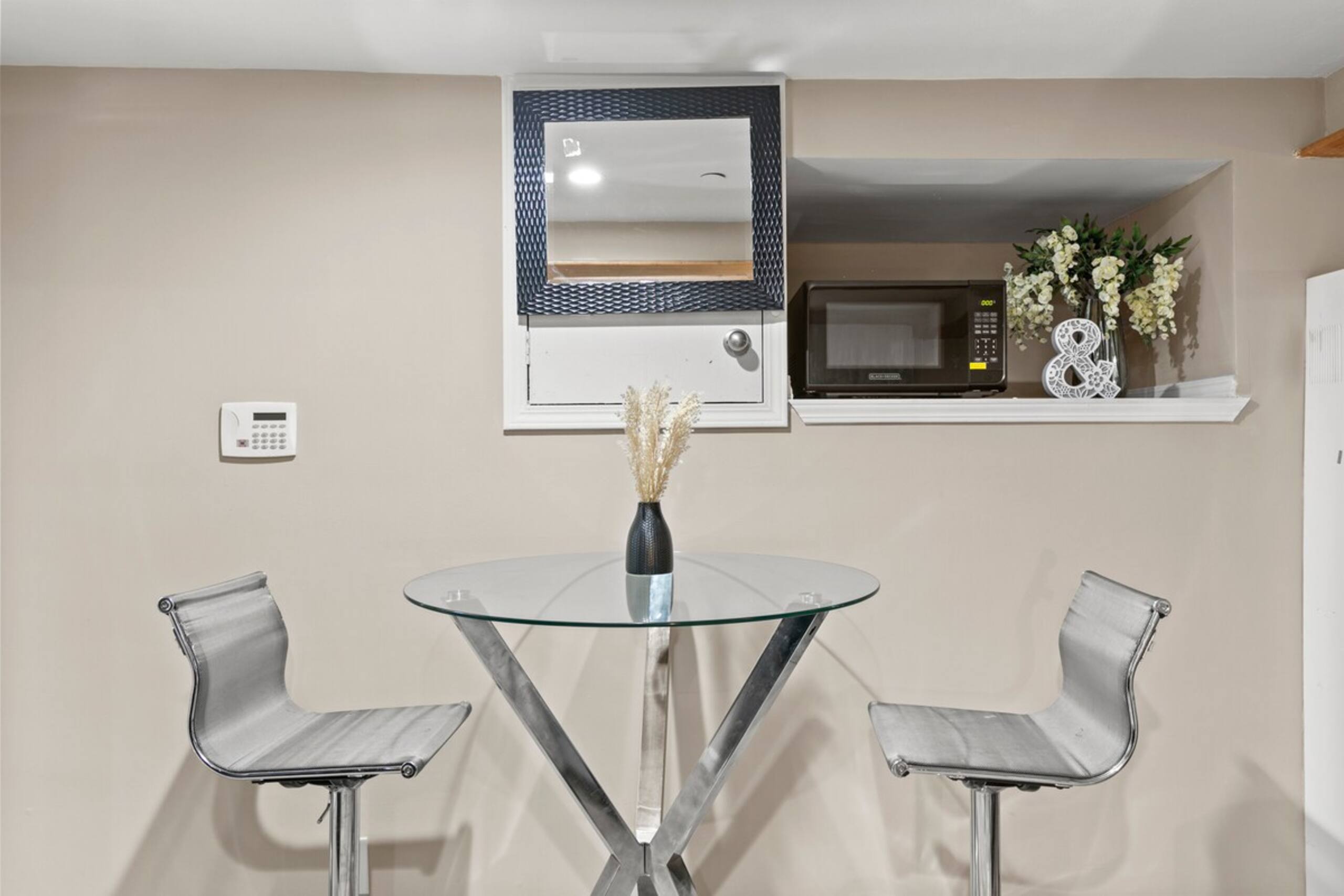 YieldMax (DU), Central Suite +Kitchen+Bathroom - Photo 4