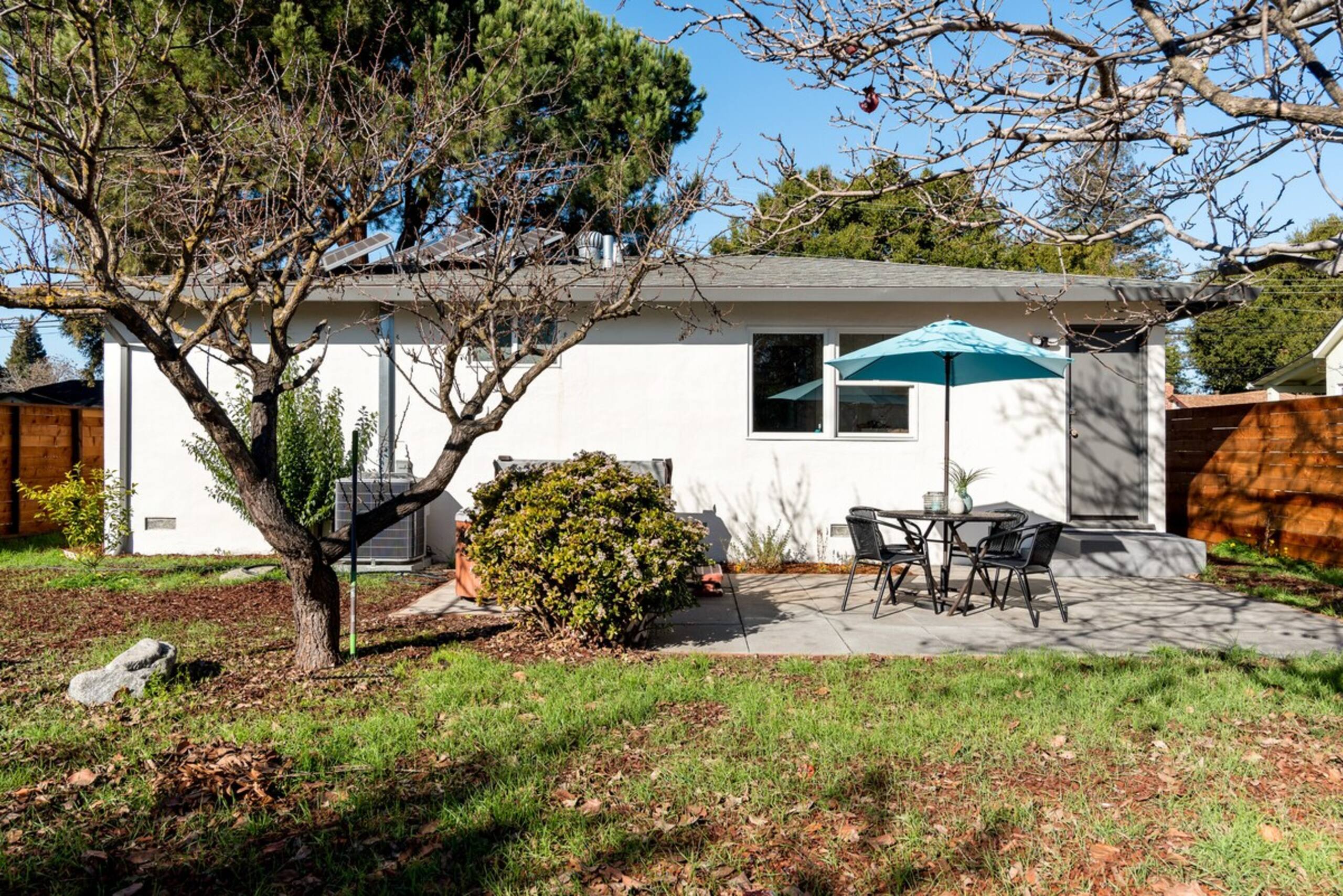Sunny house withhot tub nearStanford - Photo 21
