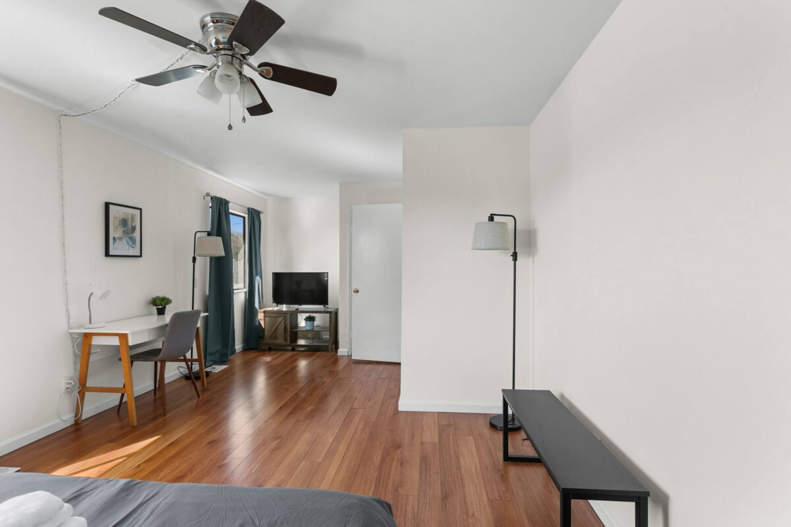 Business-Ready 5BD, Fast Wi-Fi, Few Mins to HQs - Photo 19