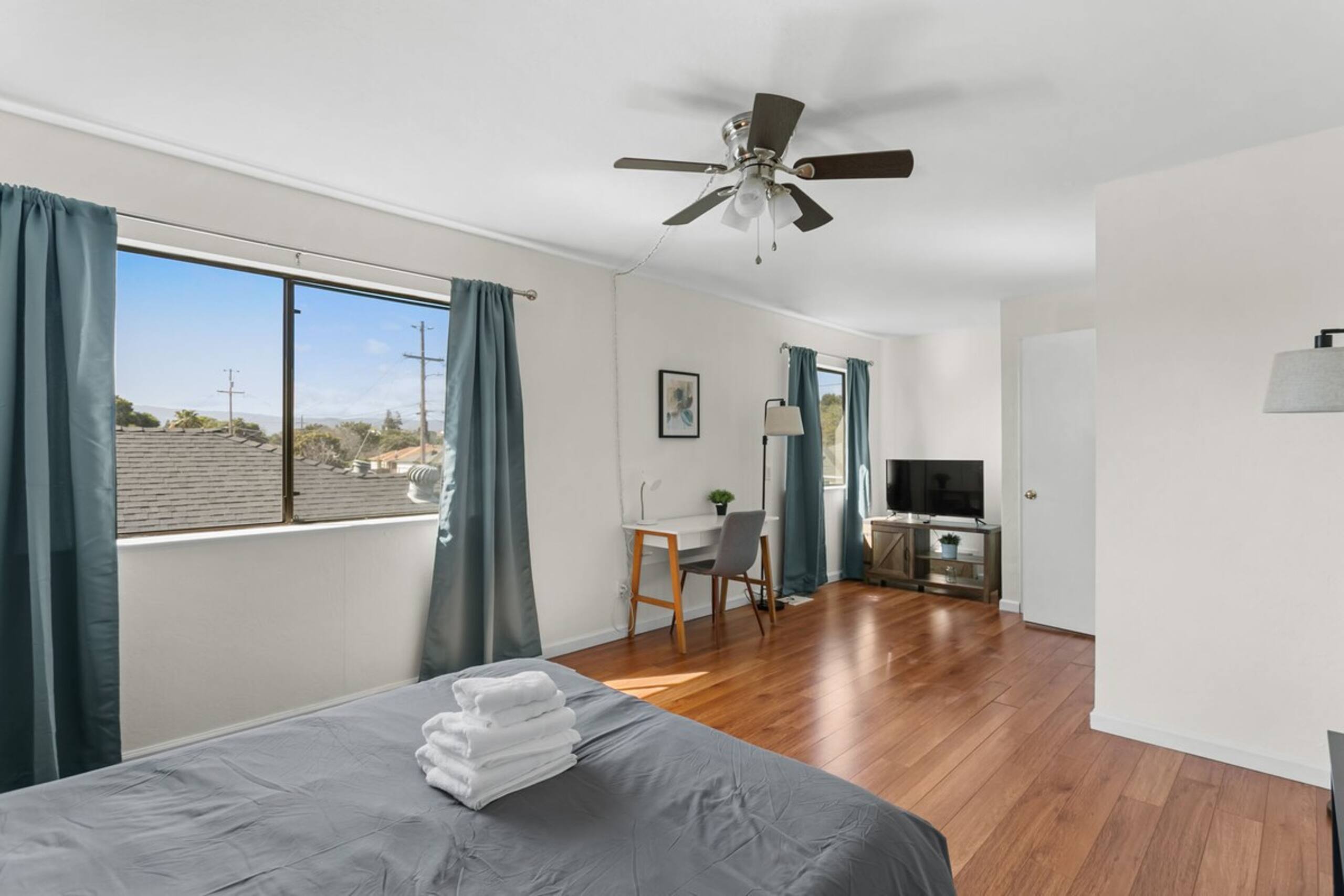 Business-Ready 5BD, Fast Wi-Fi, Few Mins to HQs - Photo 18