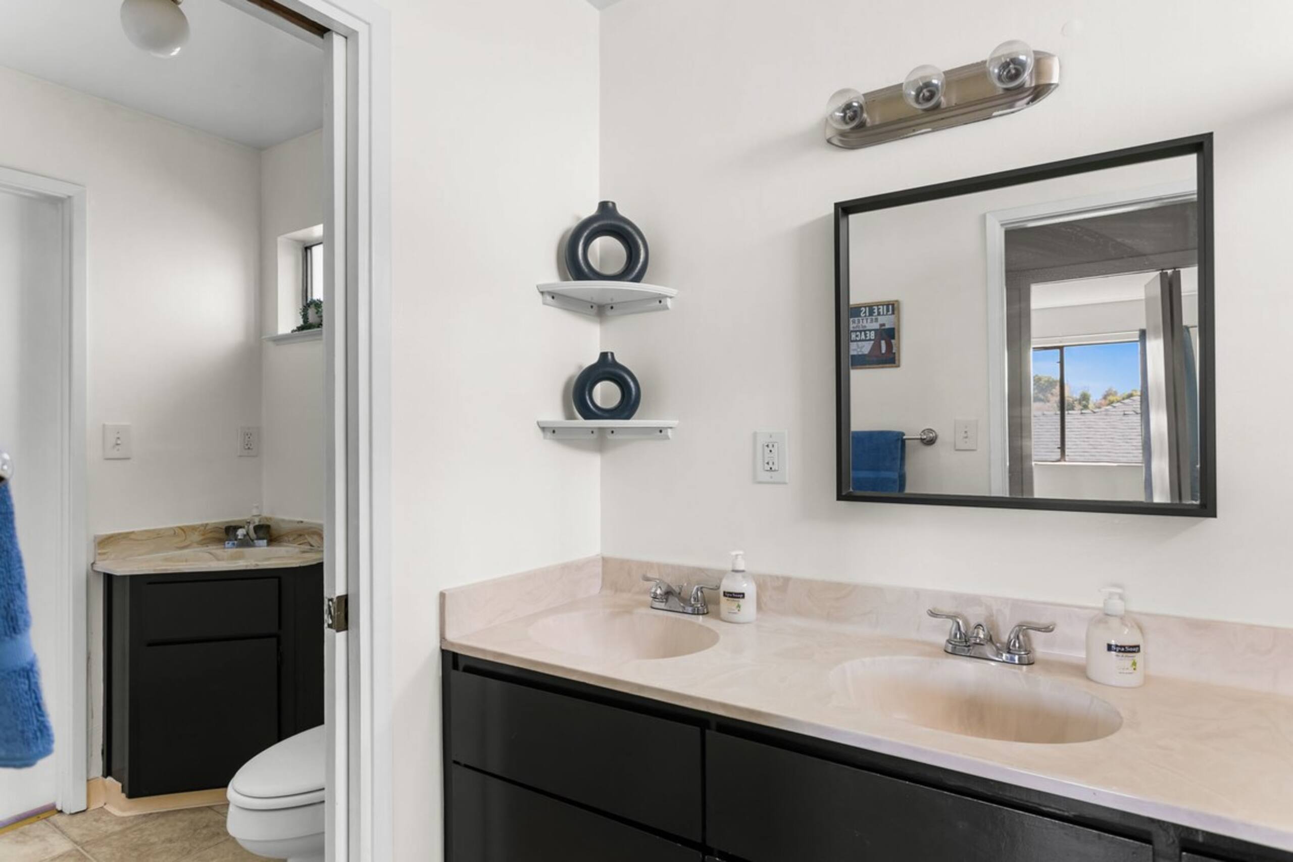 Business-Ready 5BD, Fast Wi-Fi, Few Mins to HQs - Photo 34