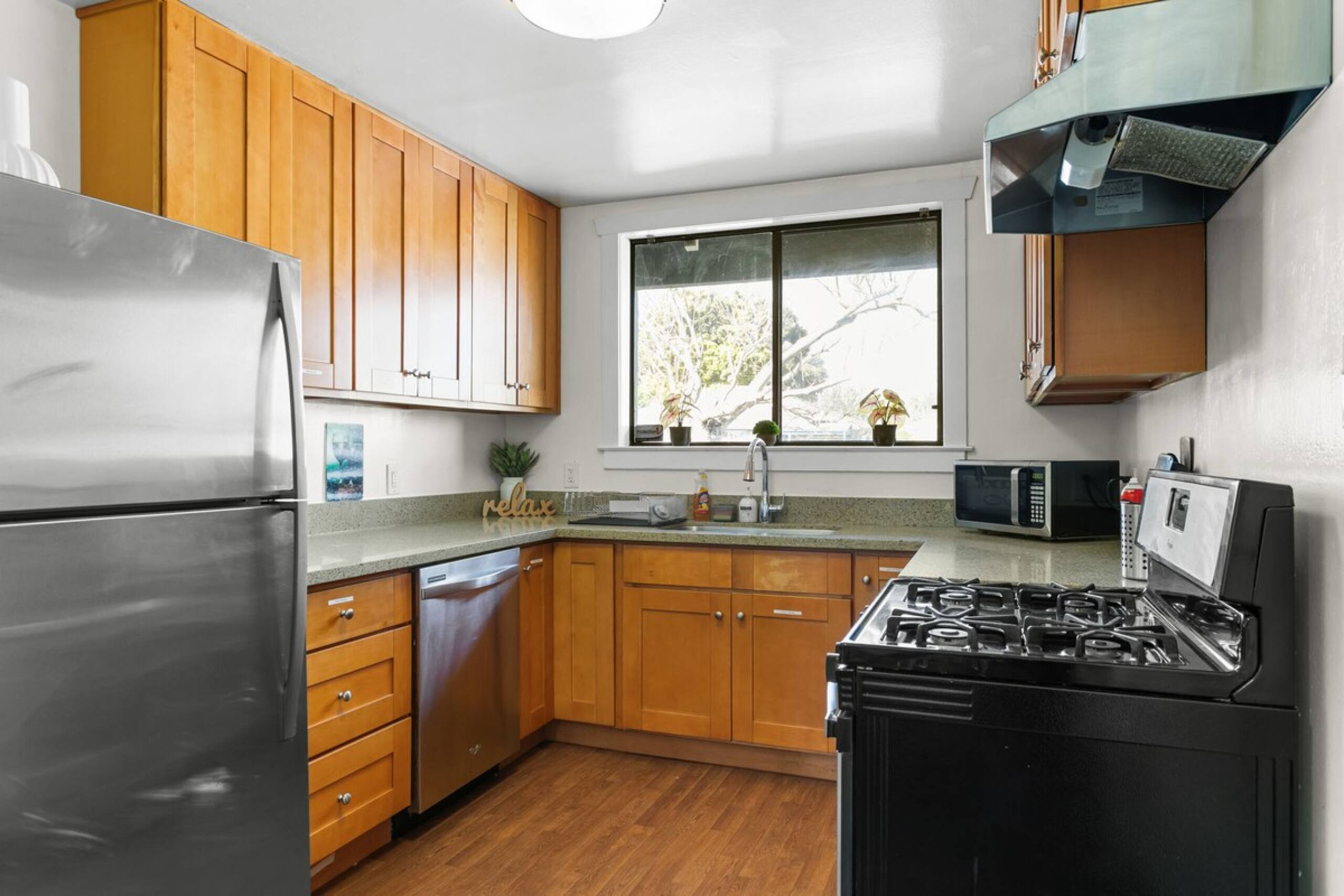 Business-Ready 5BD, Fast Wi-Fi, Few Mins to HQs - Photo 8