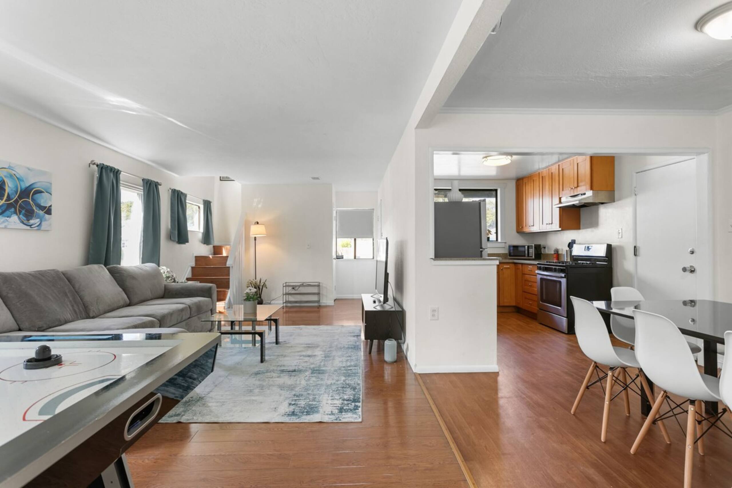 Business-Ready 5BD, Fast Wi-Fi, Few Mins to HQs - Photo 4