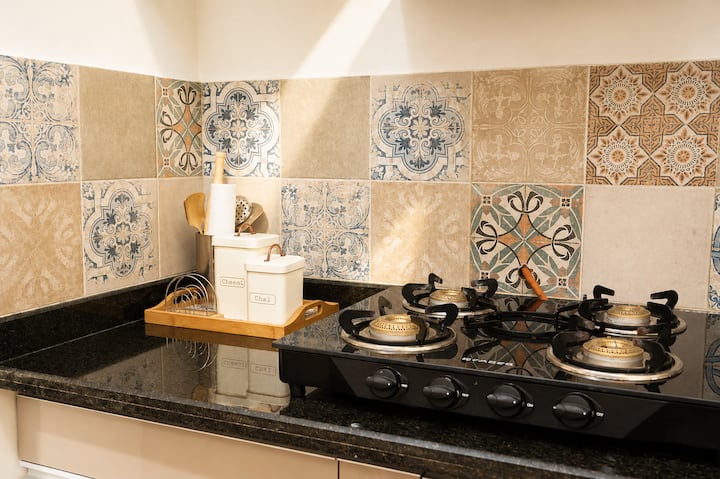 Full kitchen image 1