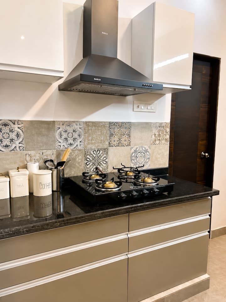 Full kitchen image 2