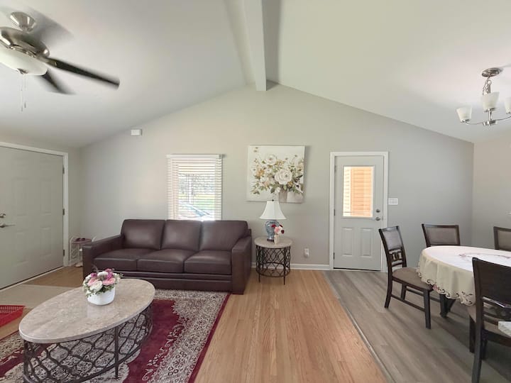 Fully Furnished Ranch Home W/large Fenced Yard - Apex, NC
