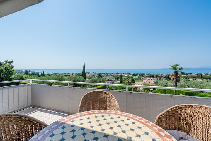 Apt For 4 | Lake View, Terrace, Wifi & Parking - Bardolino