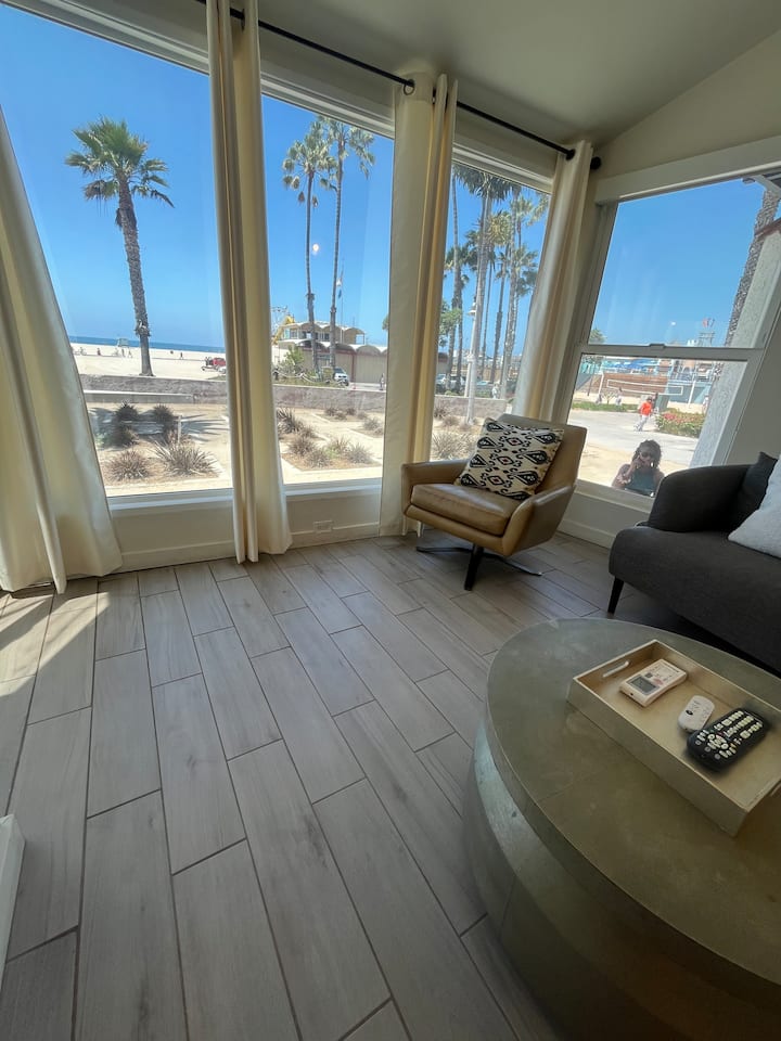 Beautiful 1b1b Apartment With Beach/ Pier View 2 - Santa Monica, CA