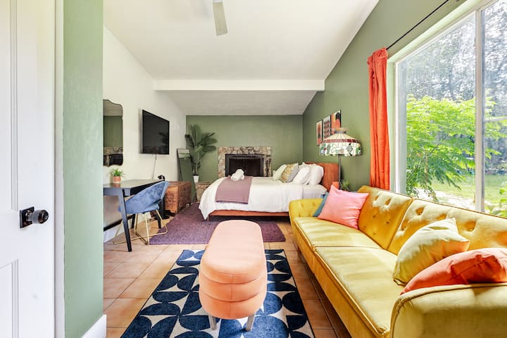 Retro-chic 4br House W/ Yard Downtown Gainesville - Gainesville, FL