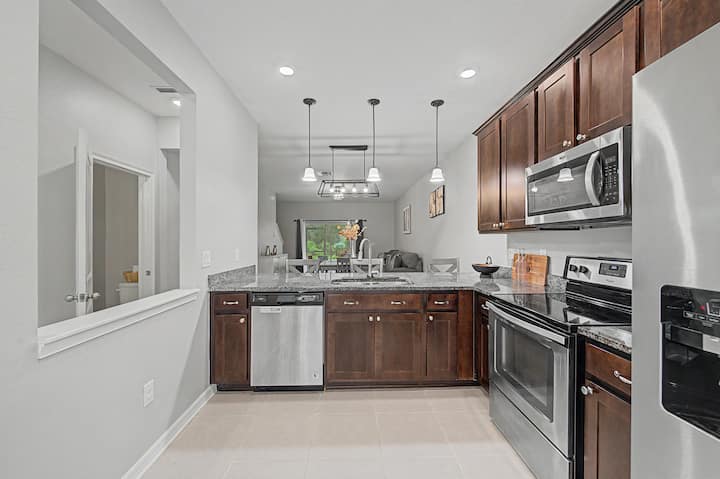 2 King Suites + Loft | Fully Furnished Townhome - Wesley Chapel, FL