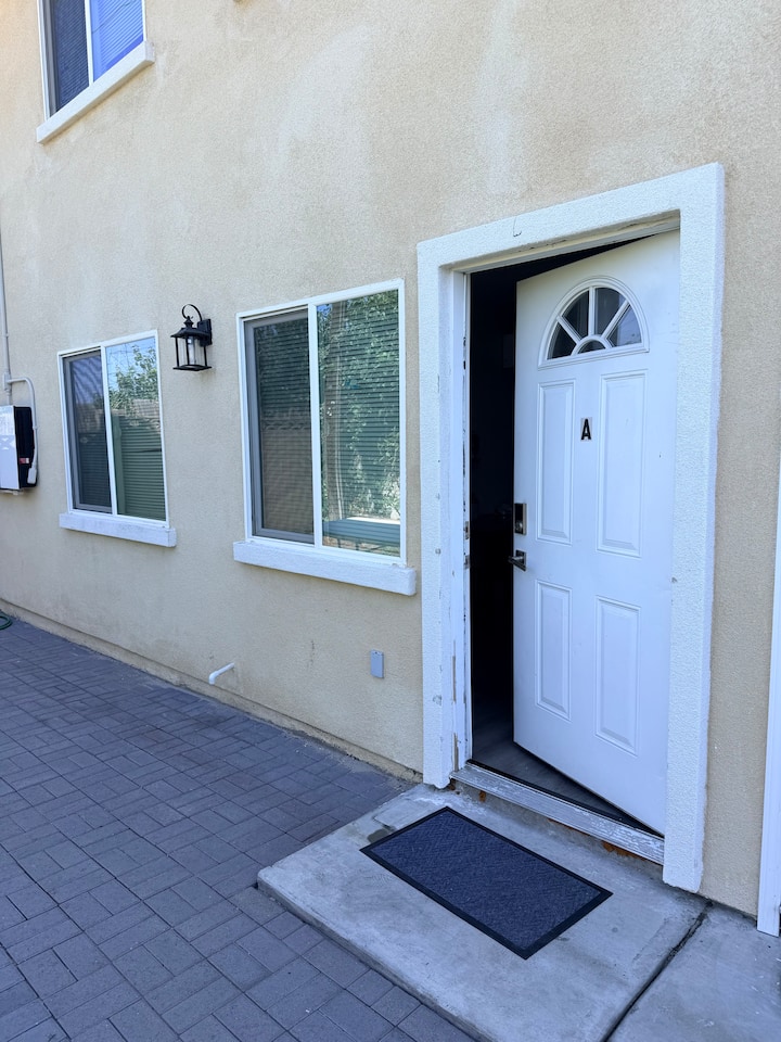 Adu A Near Disneyland, Little Saigon, Cruise/beach - Buena Park, CA