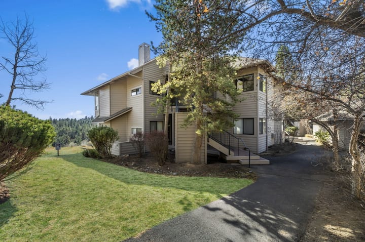 River Ridge 420b -Westside Studio, Pool & Hot Tub - Bend, OR