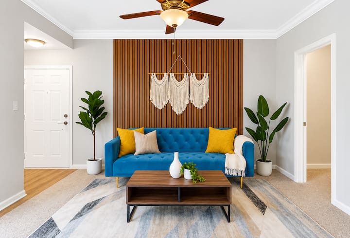 Elegant Dallas Escape | Pool, Gym & Balcony - Dallas, TX