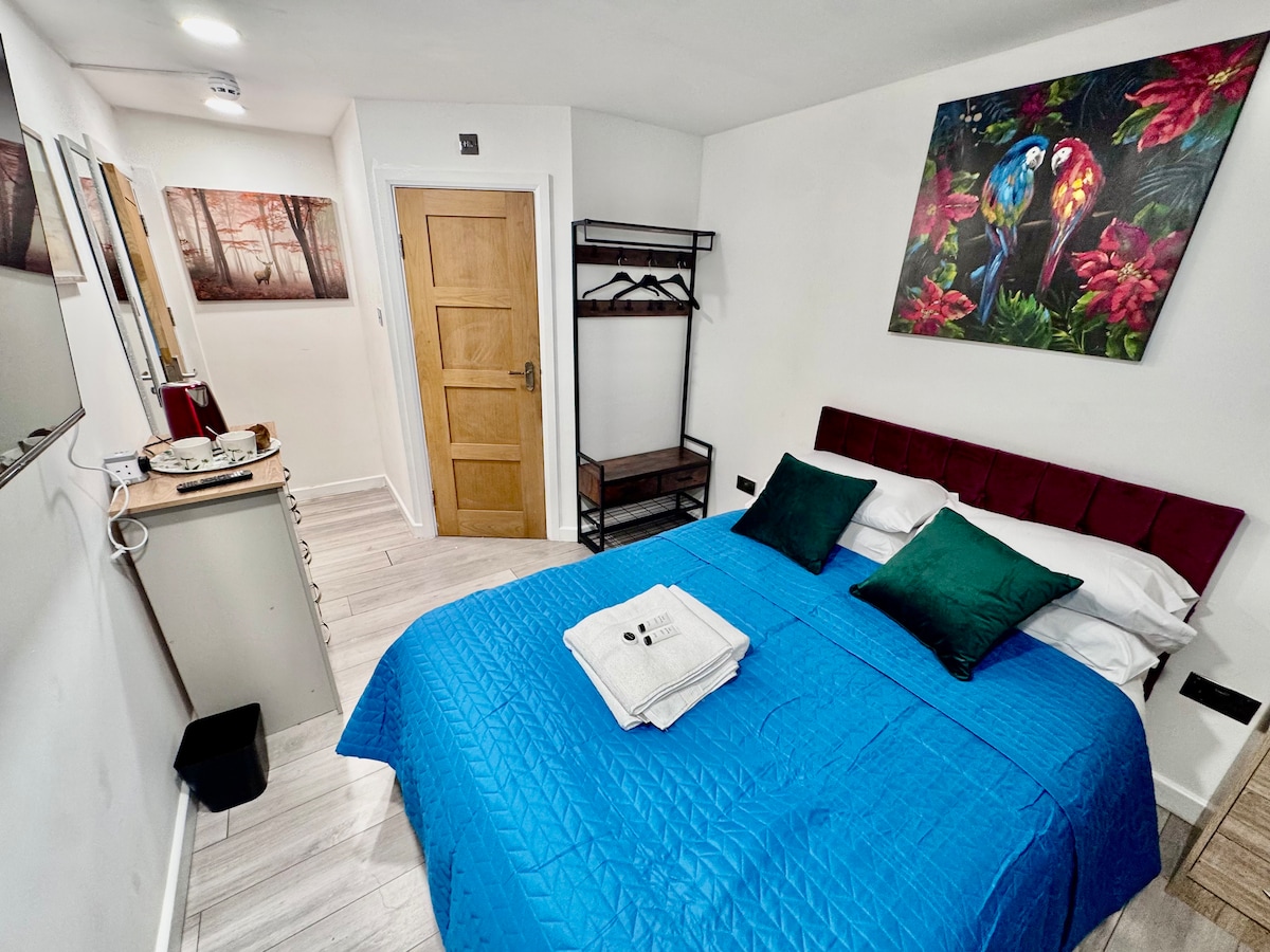 Double EnSuite, 5 Min to STN Airport, Free Parking - Takeley Street