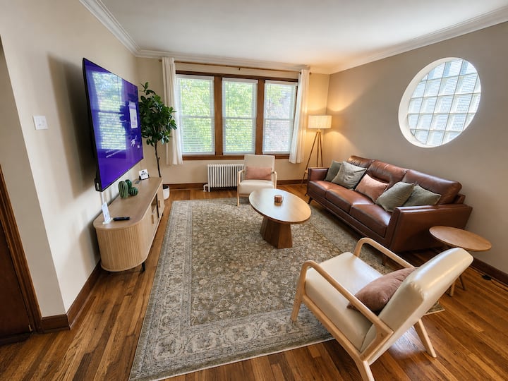 The Woodland Escape - Melrose Park, IL