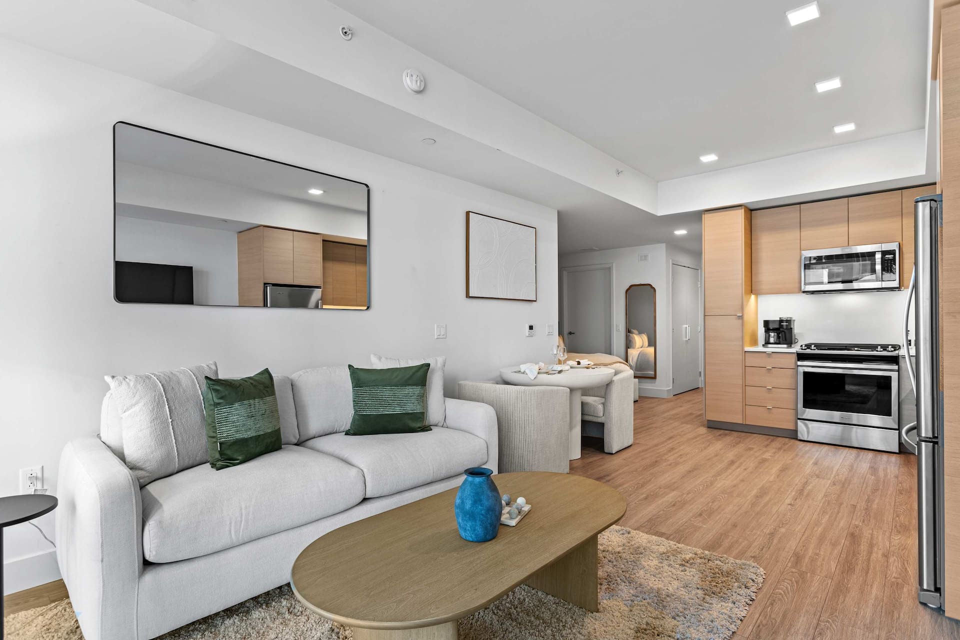 Gaslamp Studio · Private Balcony & King Bed