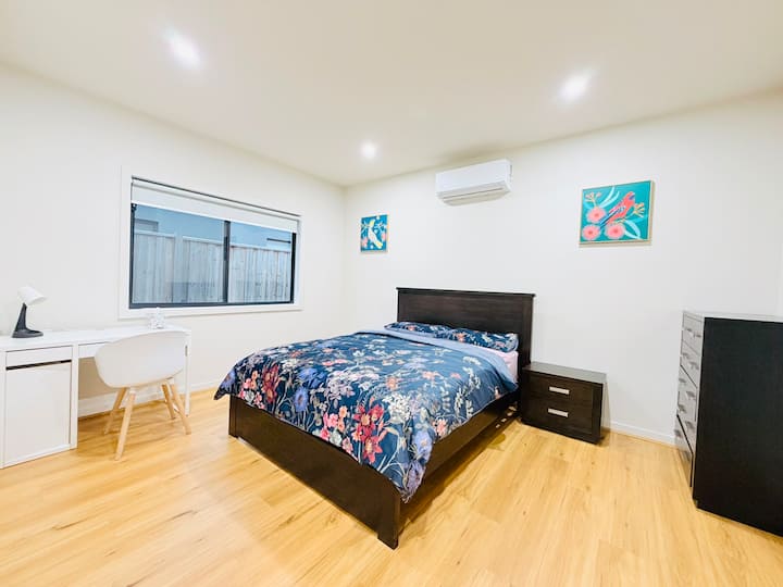 Pearl Suite I 3 Bedroom I 3 Bath - Werribee