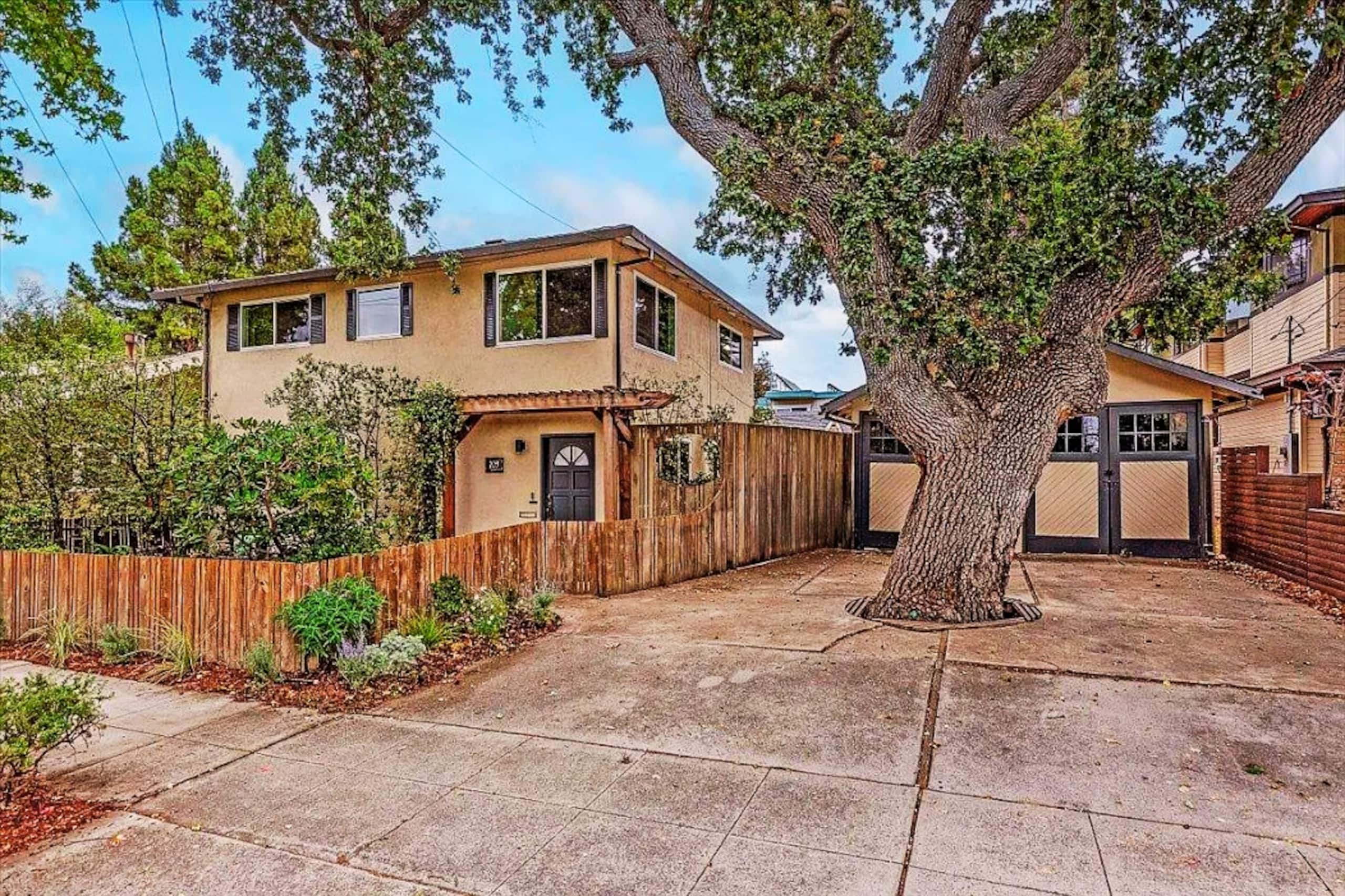 Walk to Castro, Family Friendly 3BR Mountain View - Photo 15