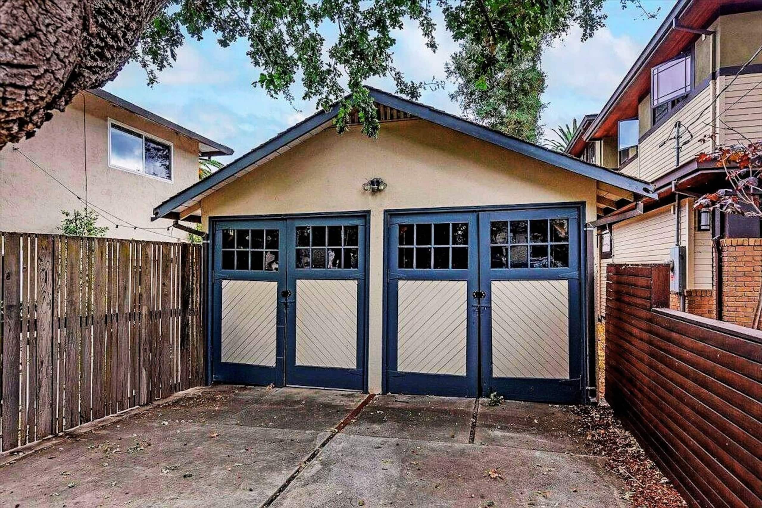 Walk to Castro, Family Friendly 3BR Mountain View - Photo 12