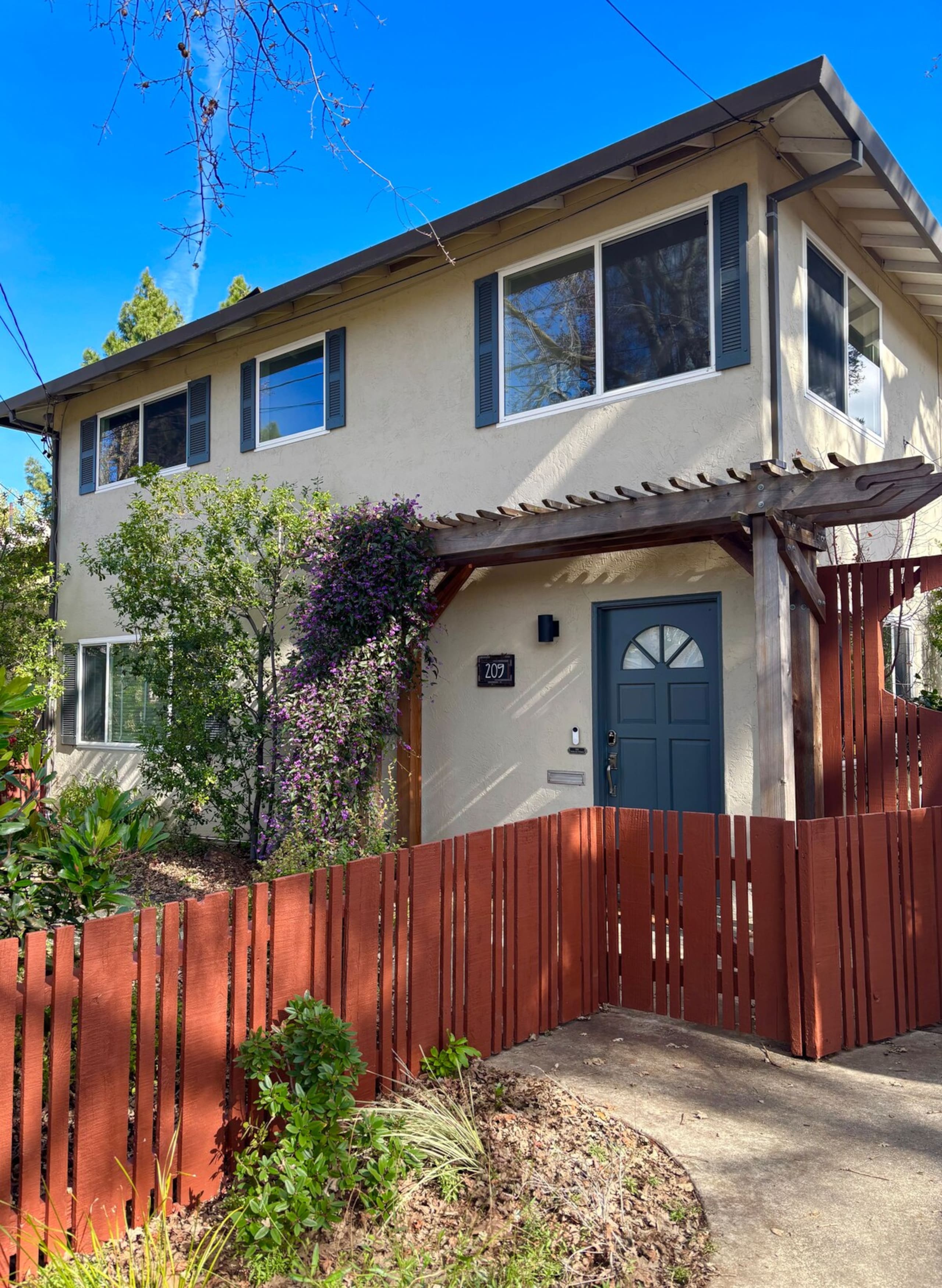 Walk to Castro, Family Friendly 3BR Mountain View - Photo 13