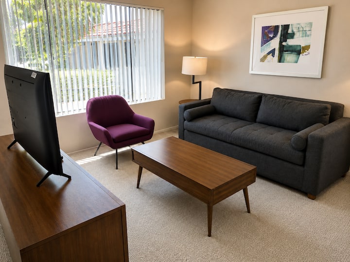 Chandler Getaway 2br/2ba | Pool, Gym & King Bed - チャンドラー, AZ