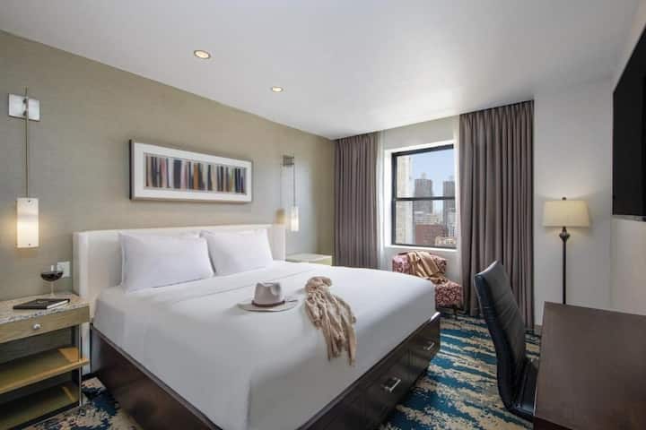 Lovely Pet Friendly King Stay! Parking & Gym! - Chicago, IL